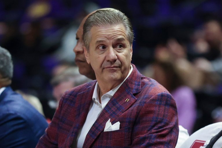 Arkansas' John Calipari becomes 5th Division I men's coach to reach 900 victories | iNFOnews.ca