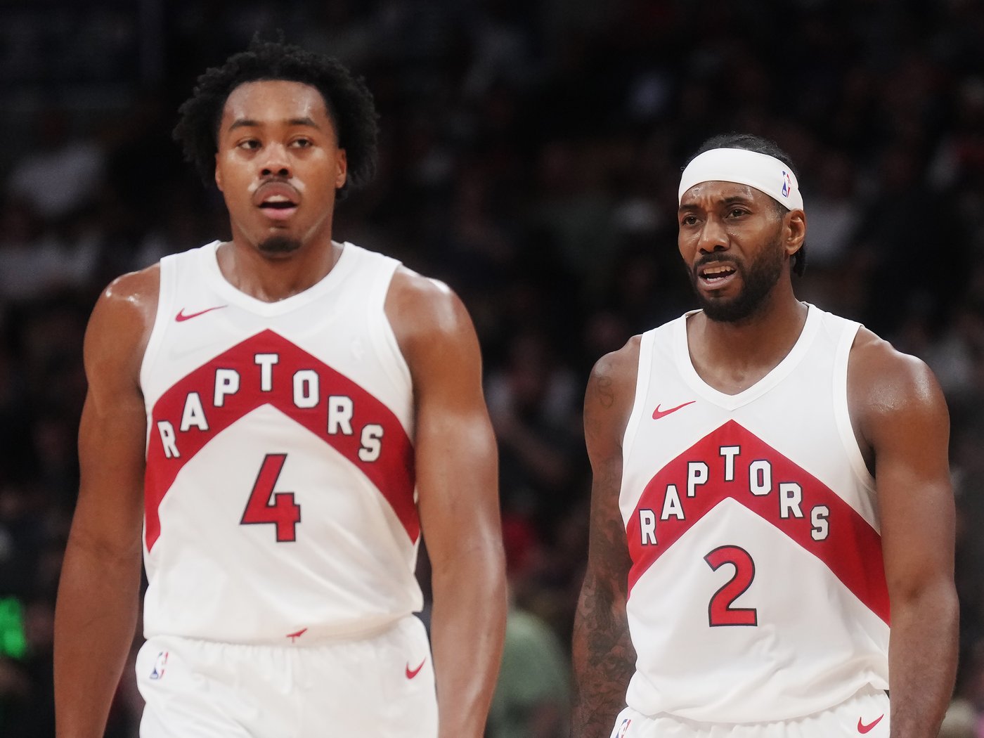 Leonard fits right in with new Raptors teammates as Toronto romps past Knicks 148-98 | iNFOnews.ca