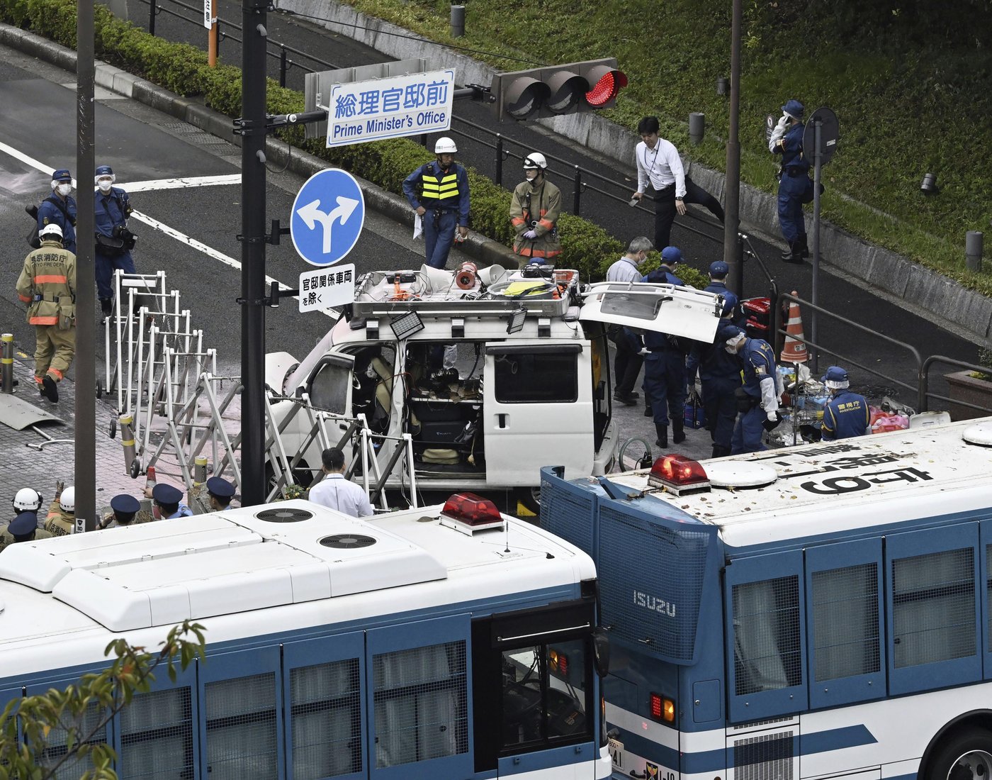 Japan's governing party headquarters is attacked with firebombs and suspect is arrested | iNFOnews.ca