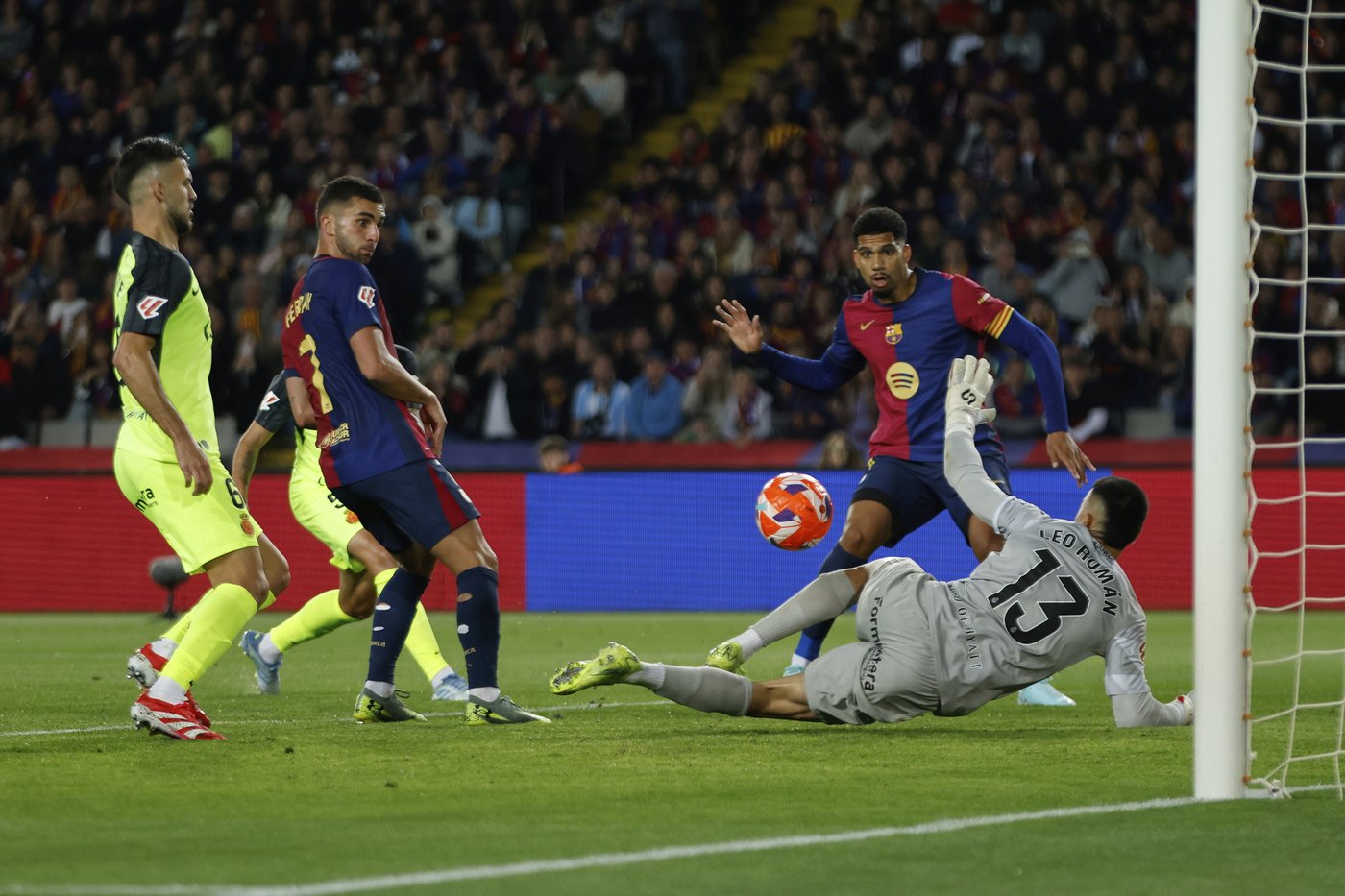Barcelona increases Spanish league lead by beating Mallorca 1-0 on Dani Olmo's goal | iNFOnews.ca Barcelona increases Spanish league lead by beating Mallorca 1-0 on Dani Olmo's goal | iNFOnews.ca