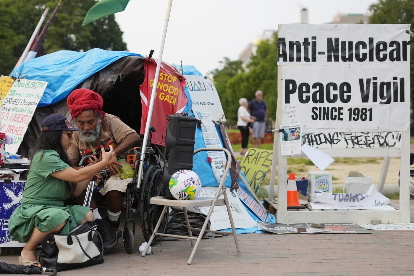 A decades-long peace vigil outside the White House is dismantled after Trump's order | iNFOnews.ca