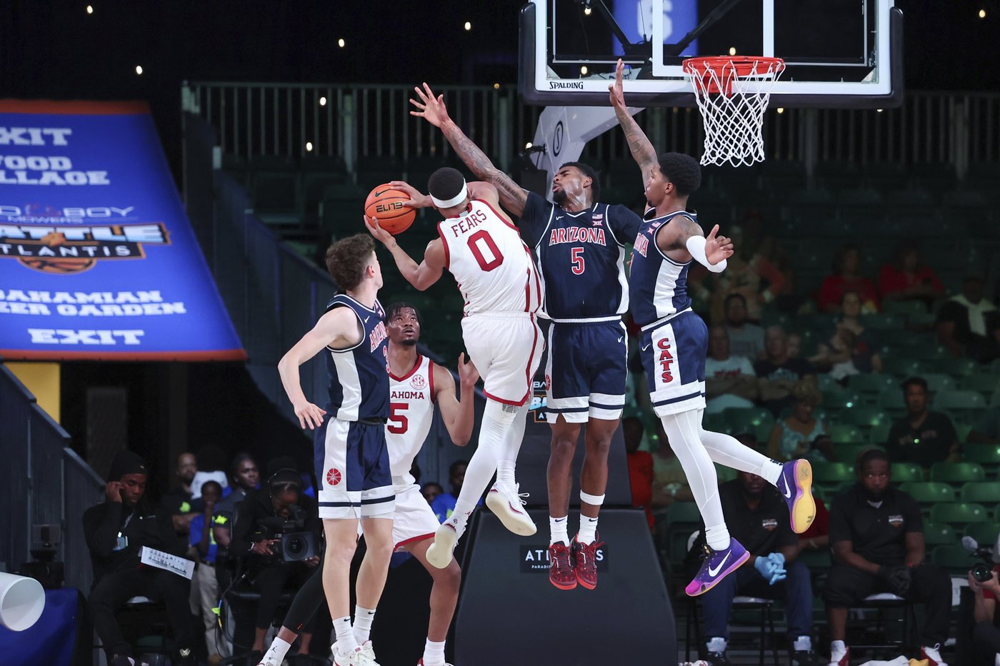 Moore and Fears combine for 50 points as Oklahoma tops No. 24 Arizona in Battle 4 Atlantis | iNFOnews.ca