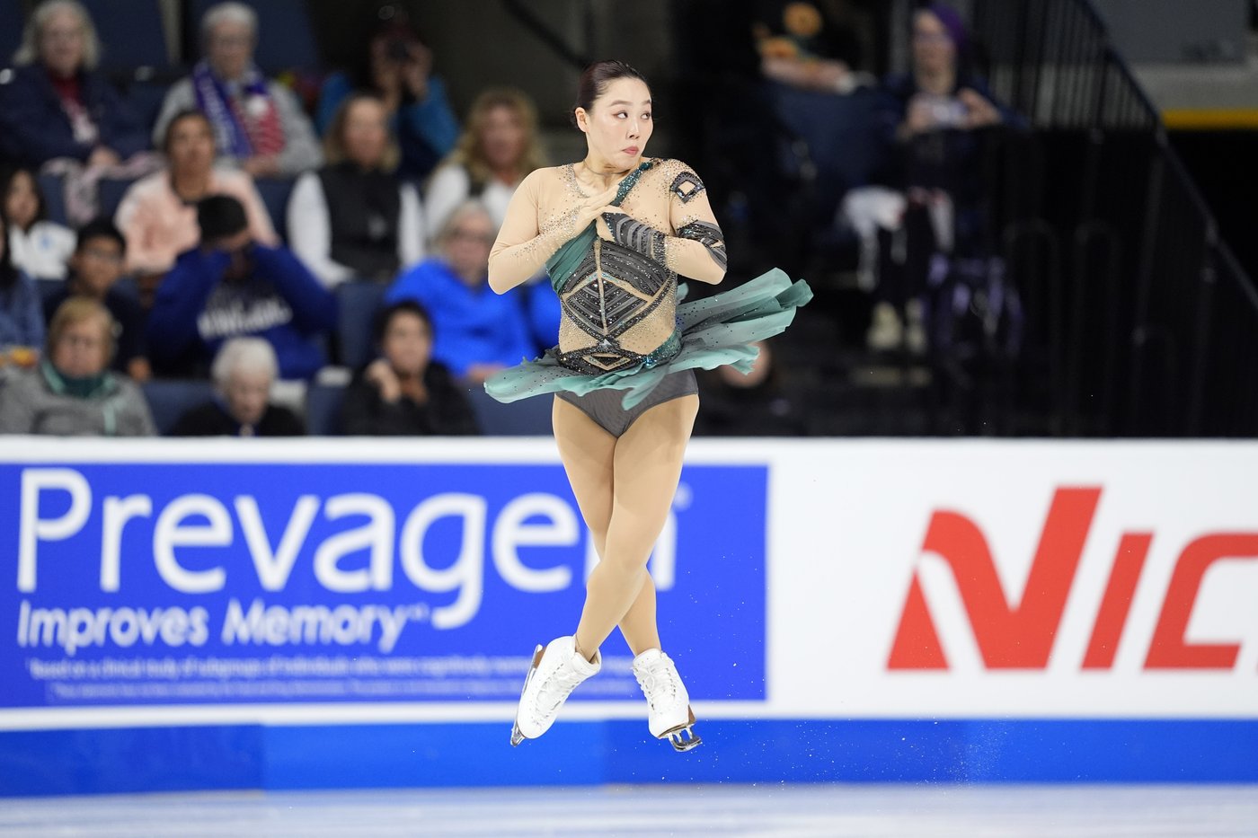 US skaters Isabeau Levito, Bradie Tennell lead after short program at season-opening Skate America | iNFOnews.ca