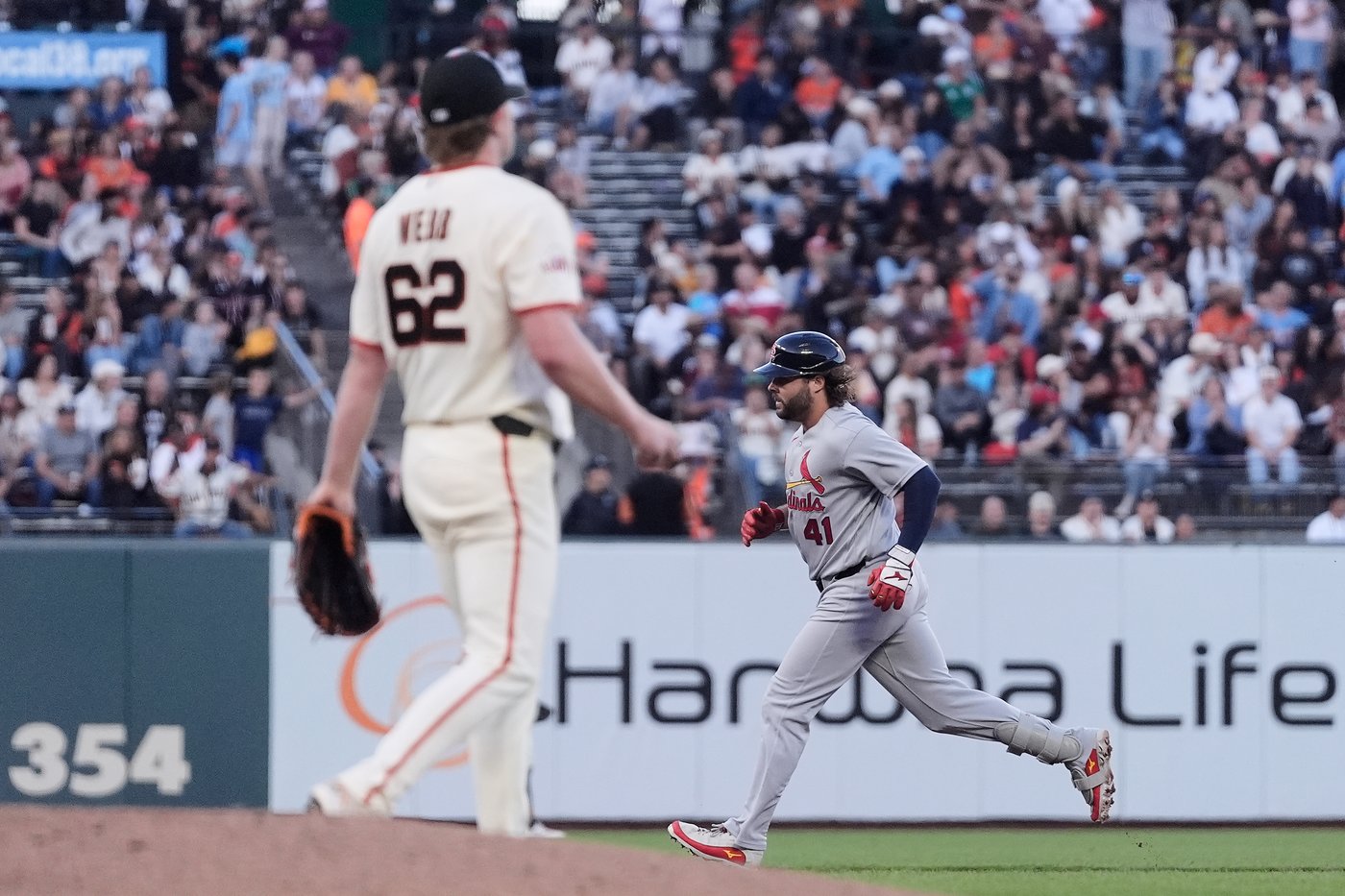 Shay Whitcomb chops a single in 11th for 1st career game-ending RBI as Giants beat Cardinals 5-4 | iNFOnews.ca