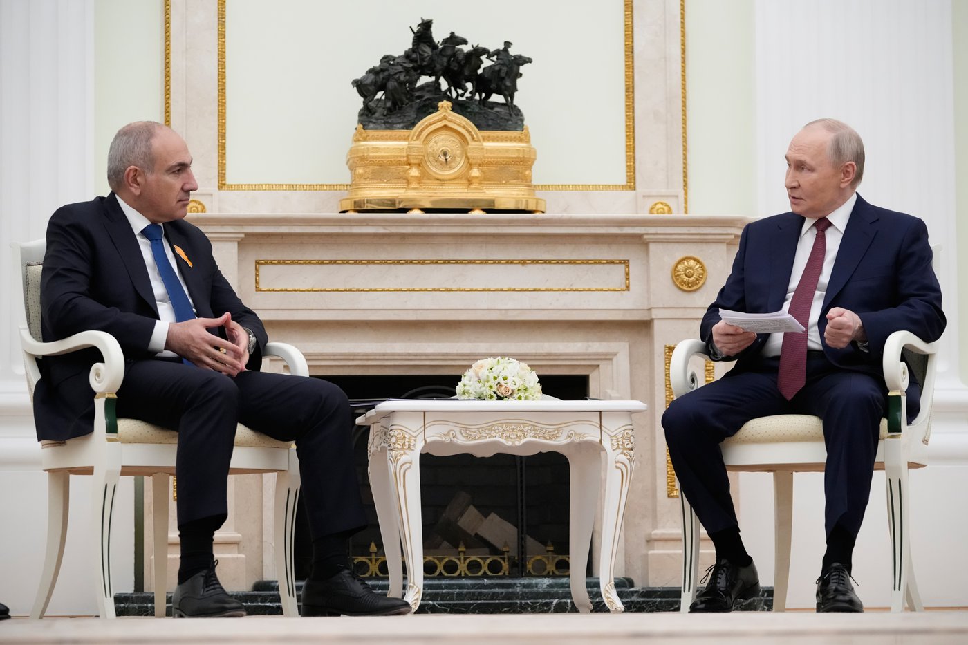 Putin warns Armenia it can't be both a member of EU and Russia-led economic bloc | iNFOnews.ca Putin warns Armenia it can't be both a member of EU and Russia-led economic bloc | iNFOnews.ca