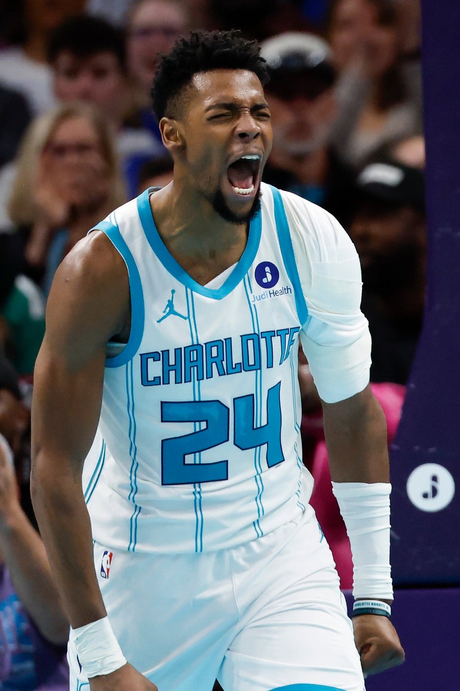 Embiid, George rally 76ers' to 118-114 win over Hornets, snap Charlotte's 5-game win streak | iNFOnews.ca Embiid, George rally 76ers' to 118-114 win over Hornets, snap Charlotte's 5-game win streak | iNFOnews.ca
