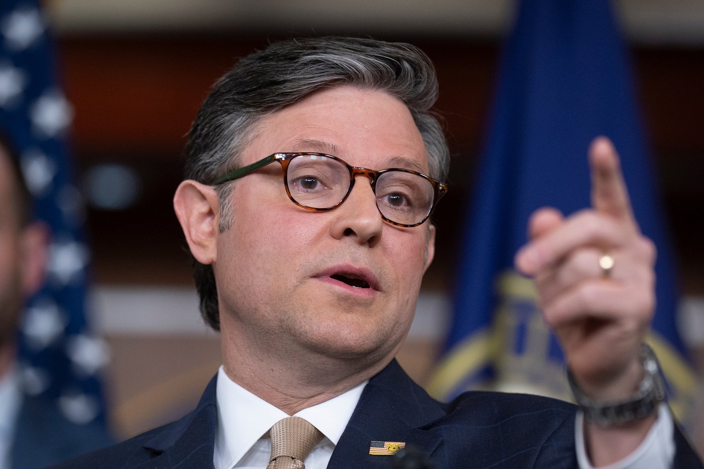 House approves bill to extend divisive US surveillance program, but path forward uncertain | iNFOnews.ca