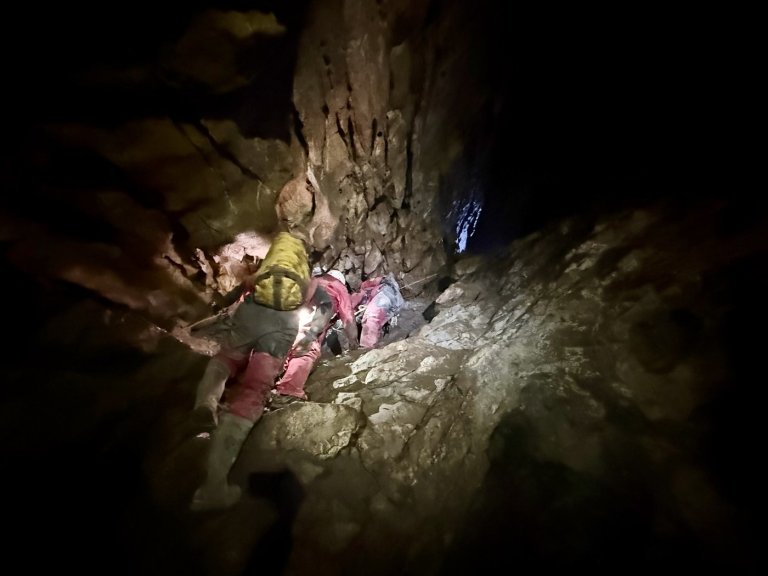 Rescuers use new tech to save caver trapped vertically in Alberta's 'Psych Squeeze' | iNFOnews.ca
