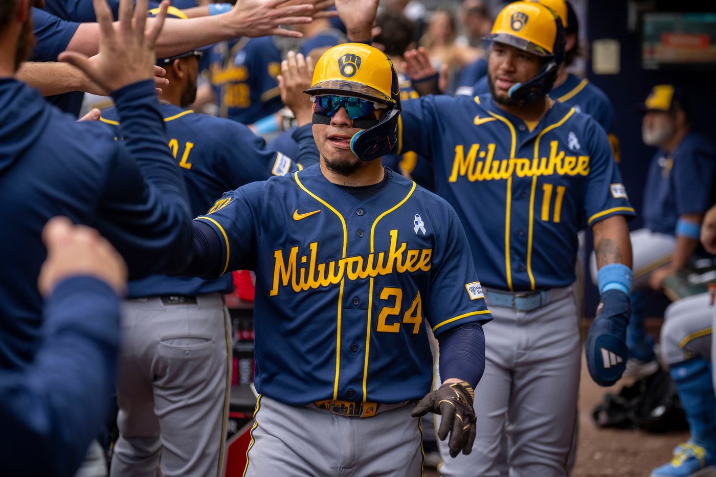 Contreras rips 3-run homer in 8-run inning as Gasser ends drought in Brewers' 9-4 win over Braves | iNFOnews.ca