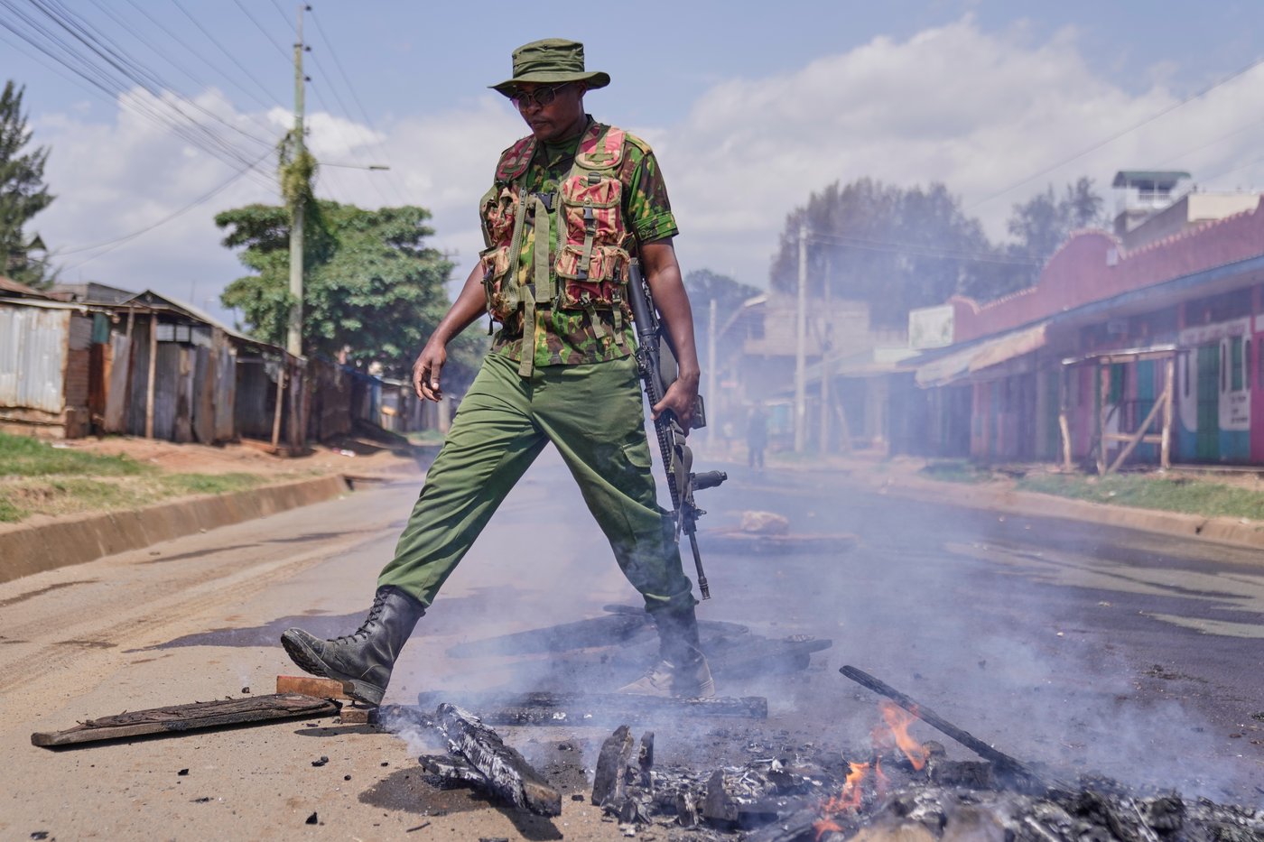 Kenya protesters clash with police over proposed Ebola center for US citizens, in photos | iNFOnews.ca