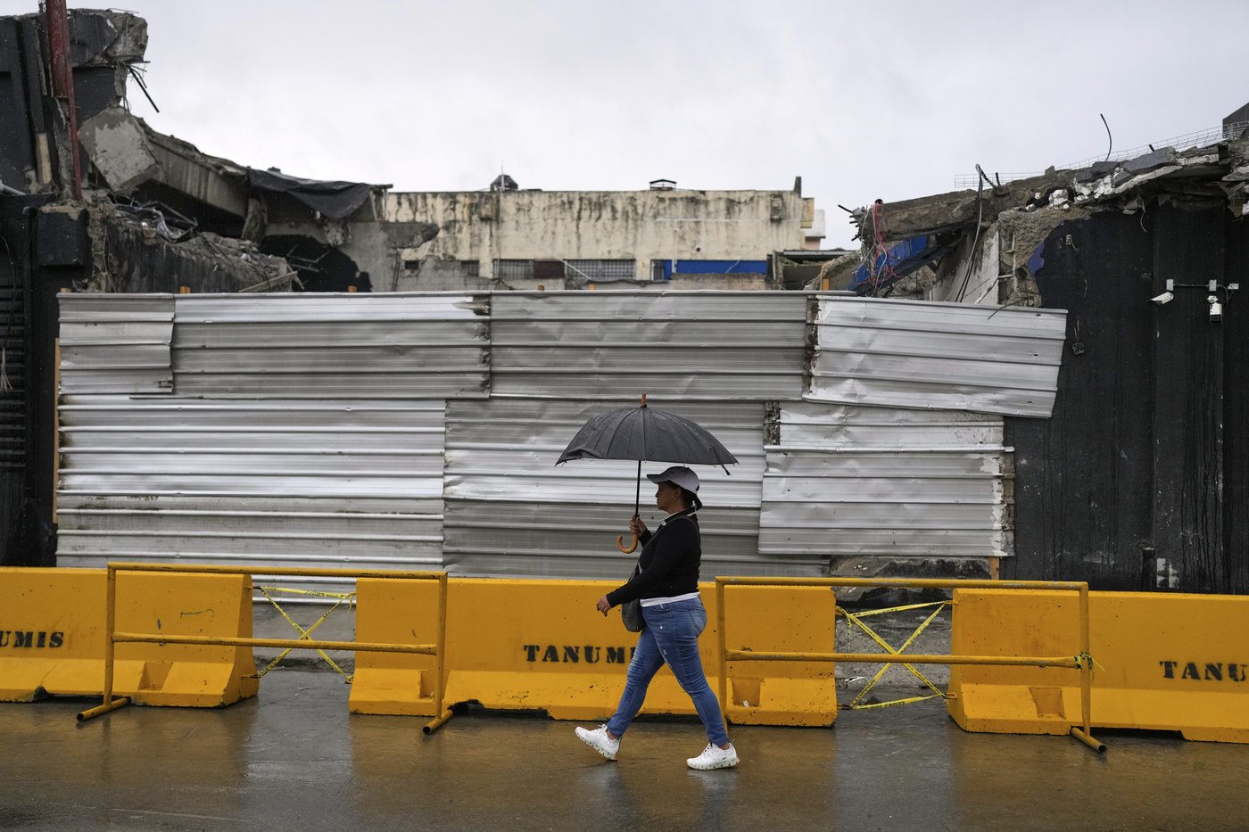 53 frantic hours of searching for survivors after the roof collapses at an iconic Dominican club | iNFOnews.ca 53 frantic hours of searching for survivors after the roof collapses at an iconic Dominican club | iNFOnews.ca