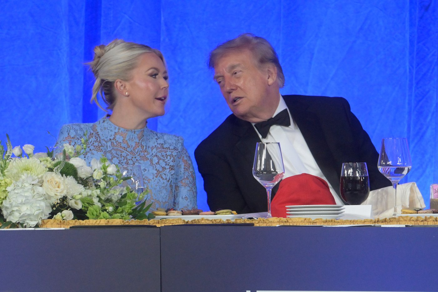 Trump returns to correspondents' dinner for a rambling, insult-filled speech 3 months after shooting | iNwheels Trump returns to correspondents' dinner for a rambling, insult-filled speech 3 months after shooting | iNwheels