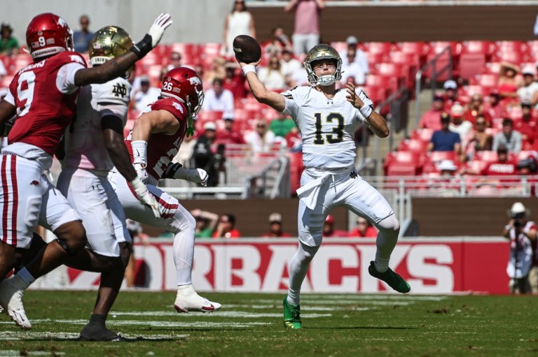 CJ Carr matches freshman record with 4 TD throws as No. 22 Notre Dame routs Arkansas 56-13 | iNFOnews.ca