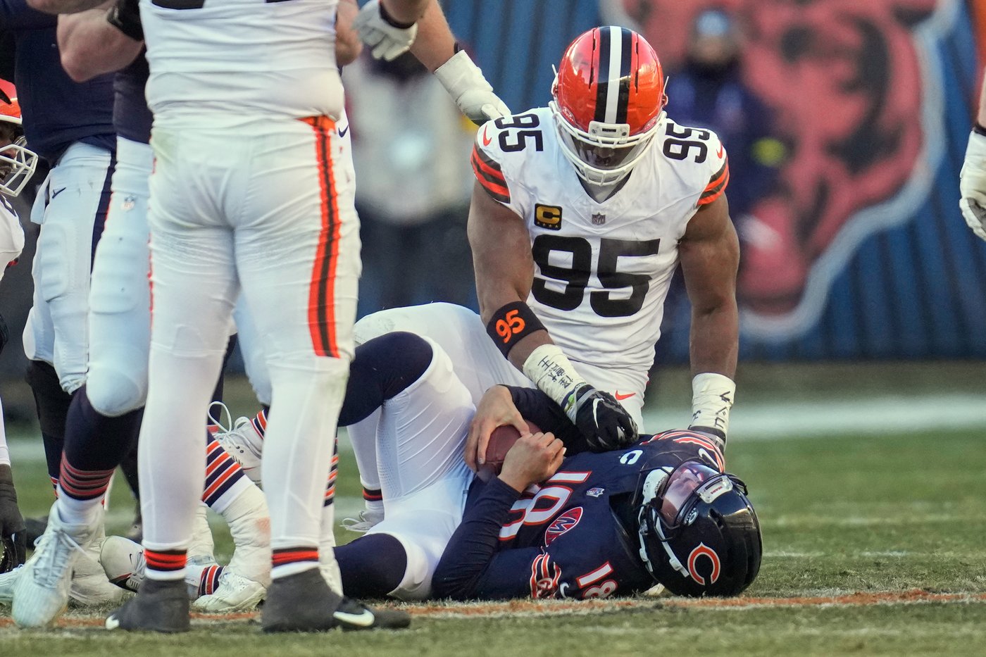 Cleveland Browns' Myles Garrett moves closer to sack record while playing through hip issue | iNFOnews.ca Cleveland Browns' Myles Garrett moves closer to sack record while playing through hip issue | iNFOnews.ca