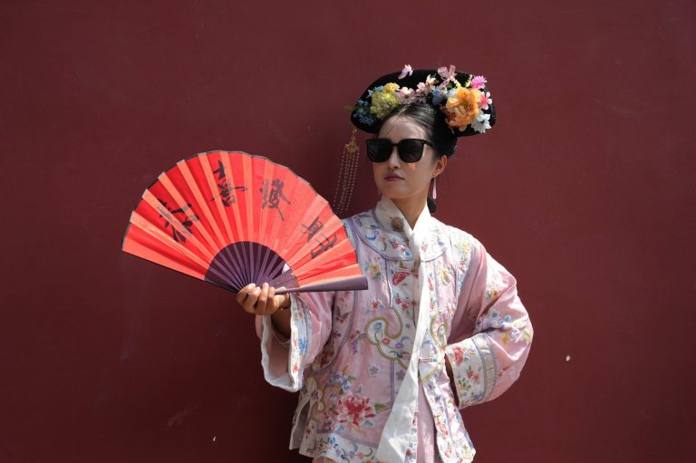Dressing visitors in ancient China's imperial splendor is booming in Beijing | iNFOnews.ca