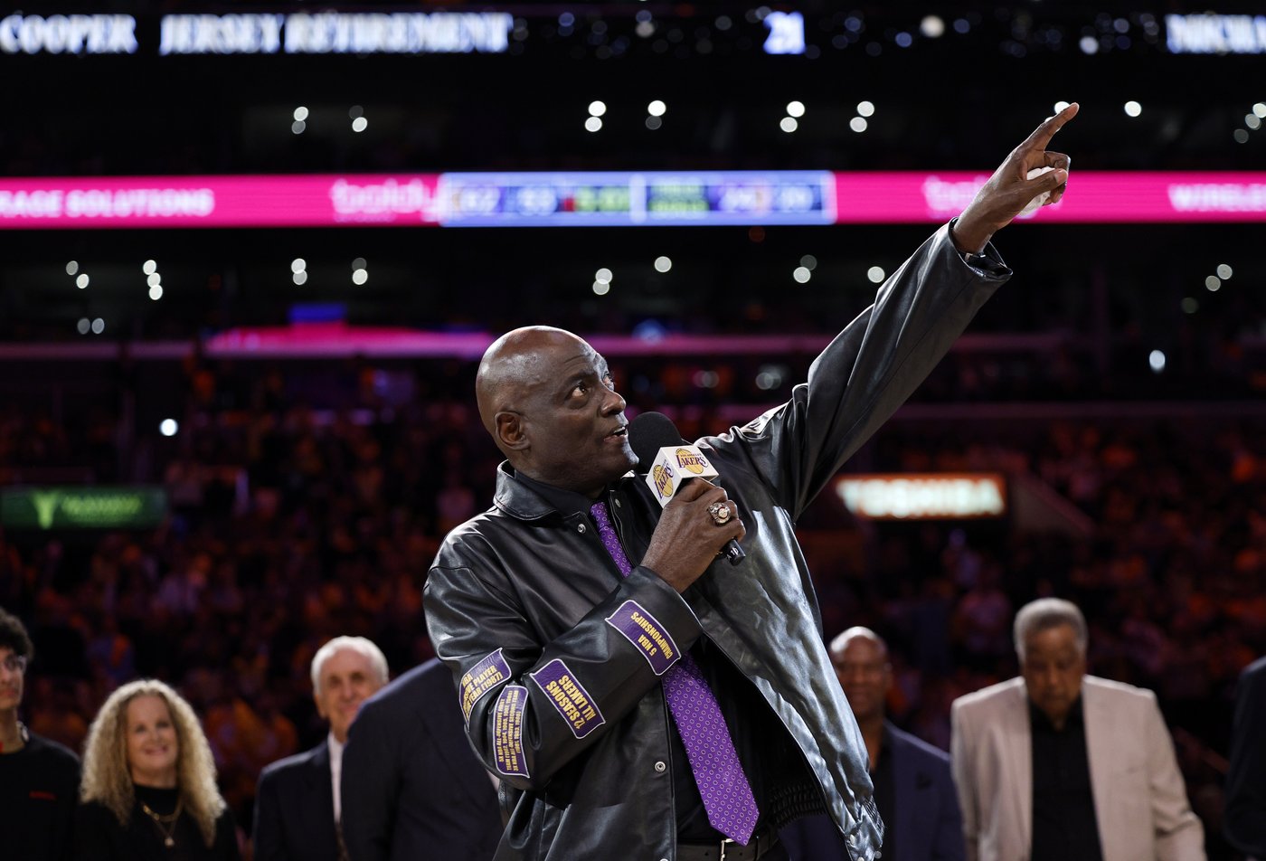 Lakers retire Michael Cooper's No. 21 on an emotional night for the Hall of Fame guard from Pasadena | iNFOnews.ca Lakers retire Michael Cooper's No. 21 on an emotional night for the Hall of Fame guard from Pasadena | iNFOnews.ca