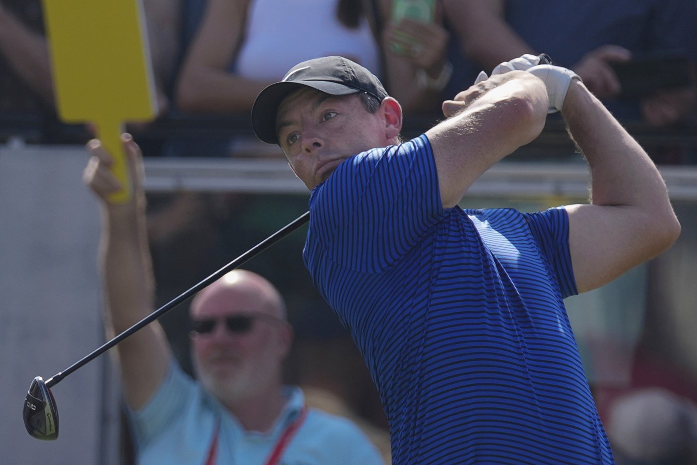 McIlroy makes late error to ruin 3rd-round charge in Abu Dhabi. Waring leads by 1 | iNFOnews.ca