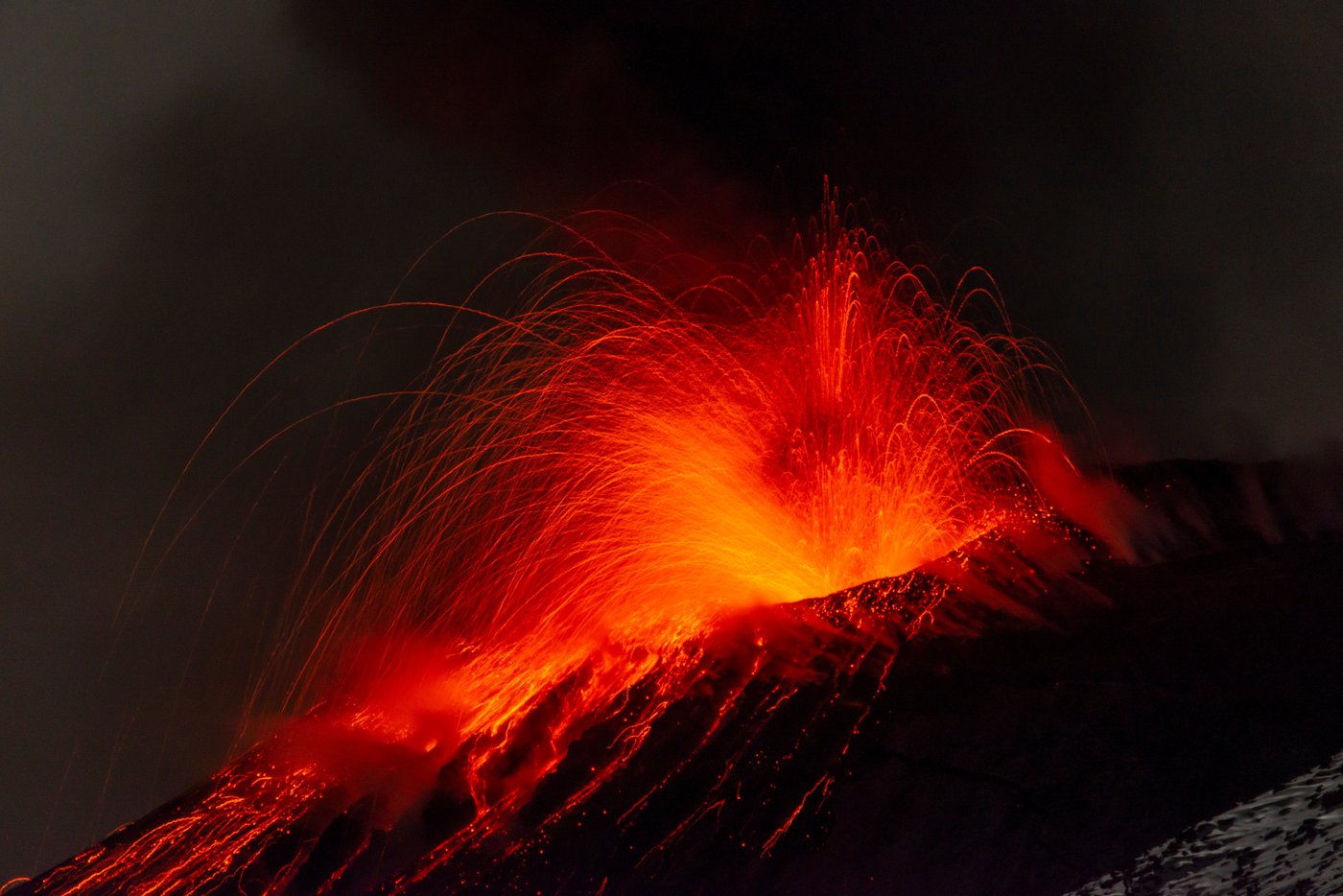 Europe’s most active volcano is erupting, and tour guides are told to stay away | iNFOnews.ca