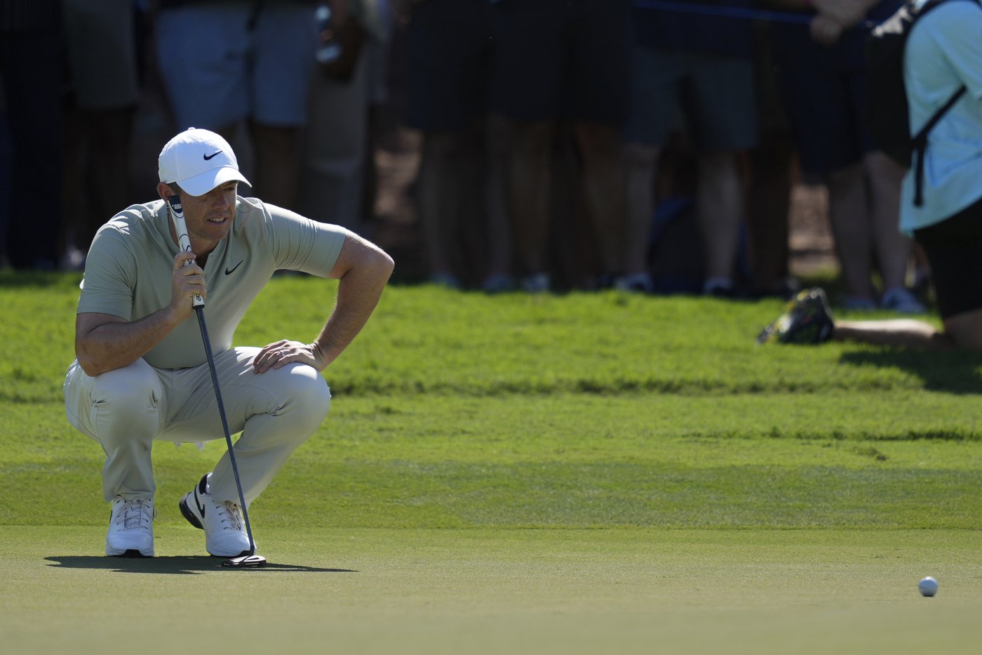 Rory McIlroy tied for lead in Dubai, hot-headed Tyrell Hatton fades | iNFOnews.ca