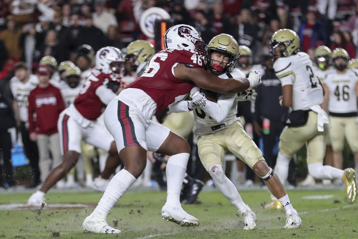 Freshman Sellers shines again in No. 19 South Carolina's 56-12 win over Wofford | iNFOnews.ca