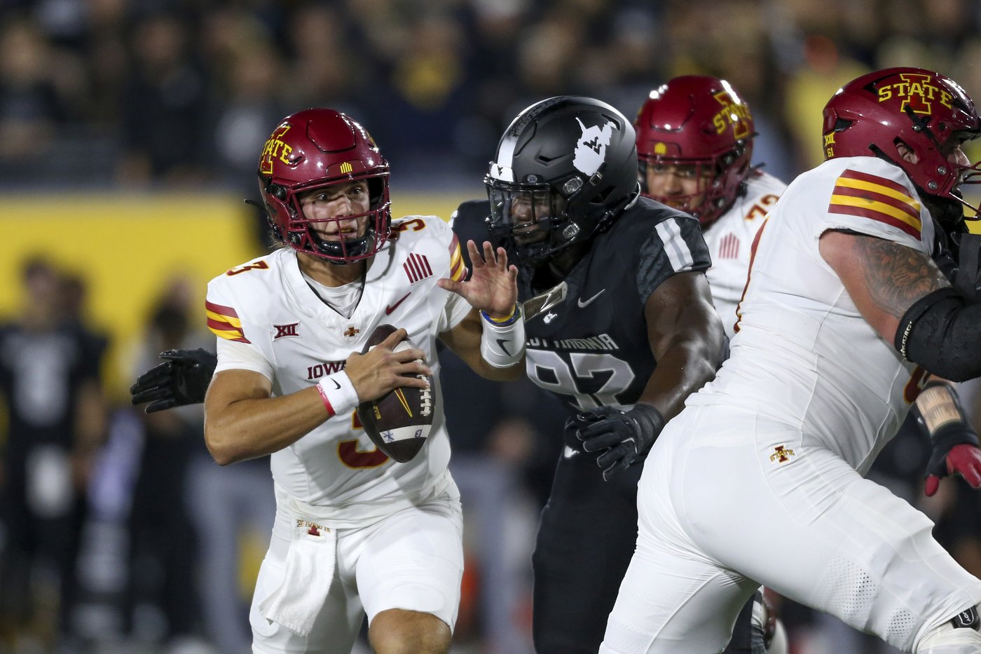 Becht, Hansen lead No. 11 Iowa State over West Virginia 28-16 for first 6-0 start since 1938 | iNFOnews.ca