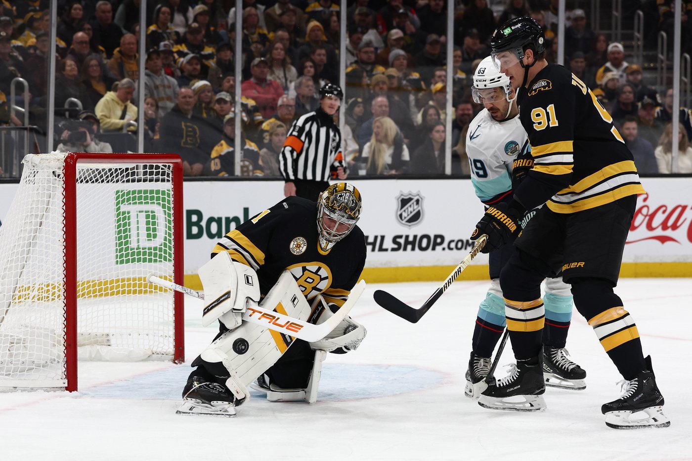 After retiring Zdeno Chara's No. 33, Bruins get off to quick start and beat Kraken 4-2 | iNFOnews.ca After retiring Zdeno Chara's No. 33, Bruins get off to quick start and beat Kraken 4-2 | iNFOnews.ca