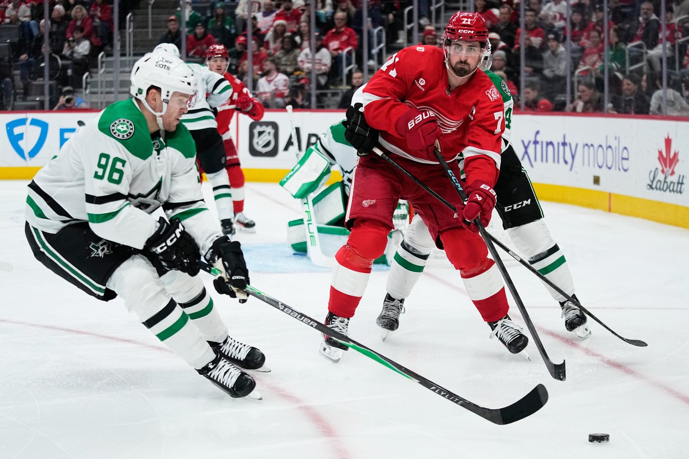 Larkin gets tying goal late in 3rd and winner in OT as Red Wings beat Stars 4-3 for 3rd straight win | iNFOnews.ca Larkin gets tying goal late in 3rd and winner in OT as Red Wings beat Stars 4-3 for 3rd straight win | iNFOnews.ca