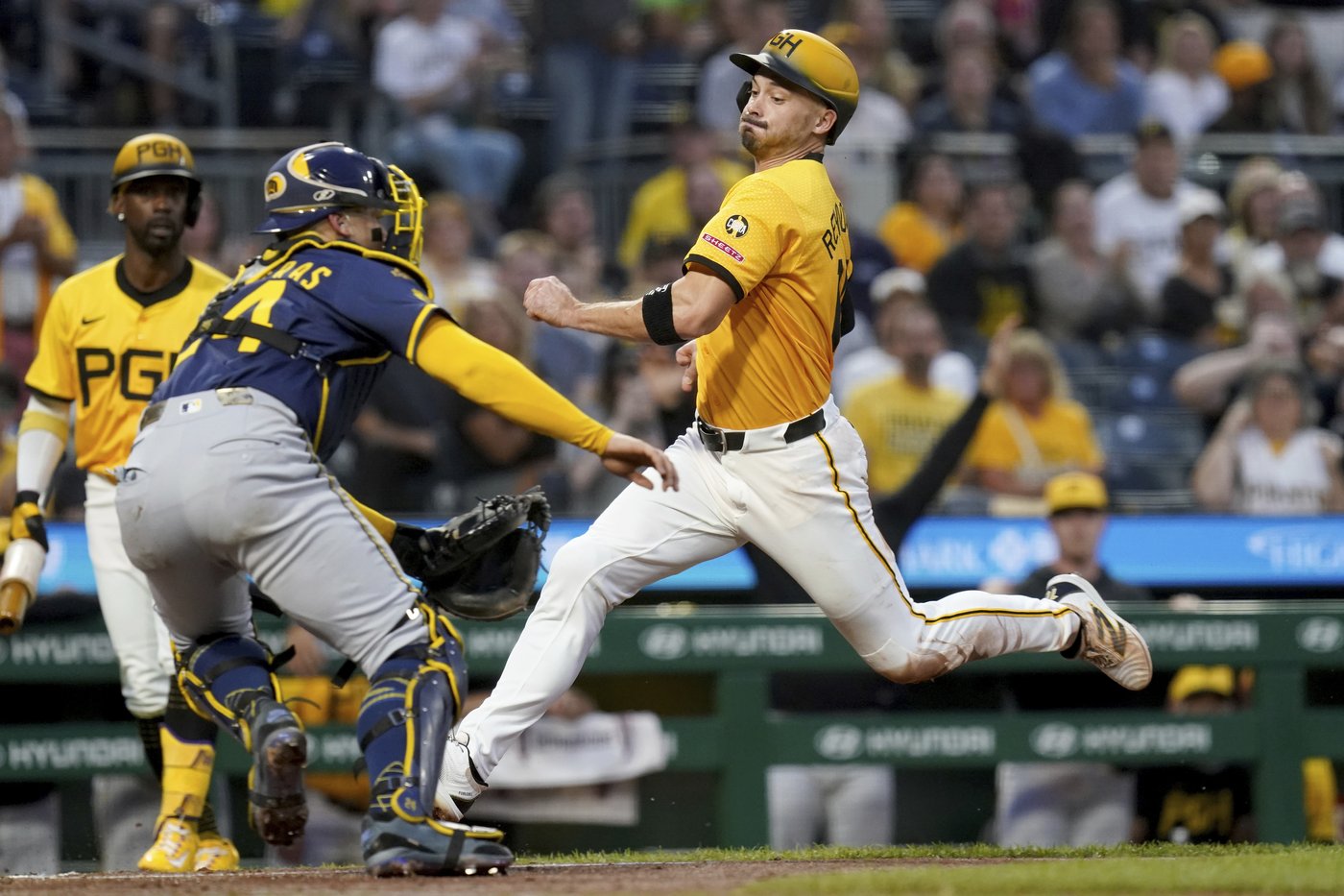 Priester sets franchise record as Brewers beat Pirates 5-2 | iNFOnews.ca