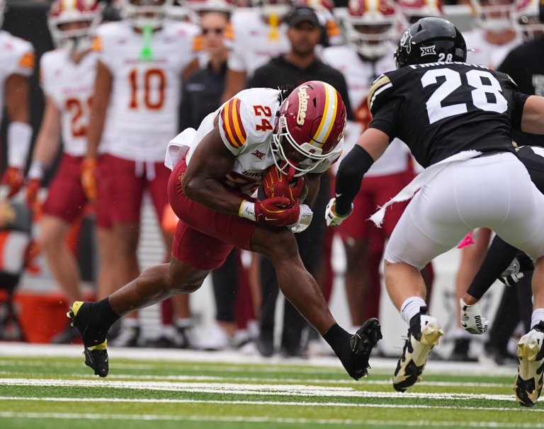 Kaidon Salter throws 2 TD passes, Colorado's defense shines in 24-17 win over No. 22 Iowa State | iNFOnews.ca