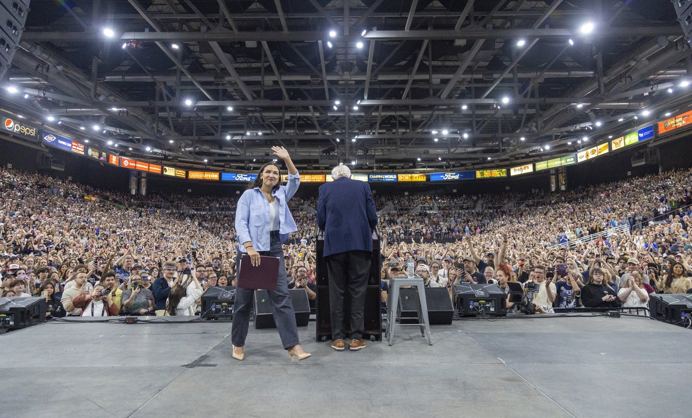 PHOTO COLLECTION: AOC Bernie Sanders | iNFOnews.ca