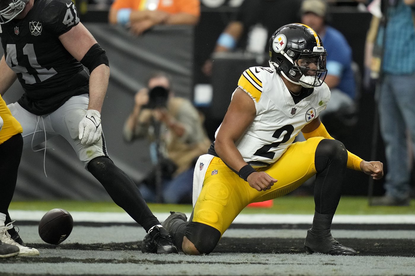 Justin Fields says he hasn't played well enough for Steelers to not consider Russell Wilson at QB | iNFOnews.ca