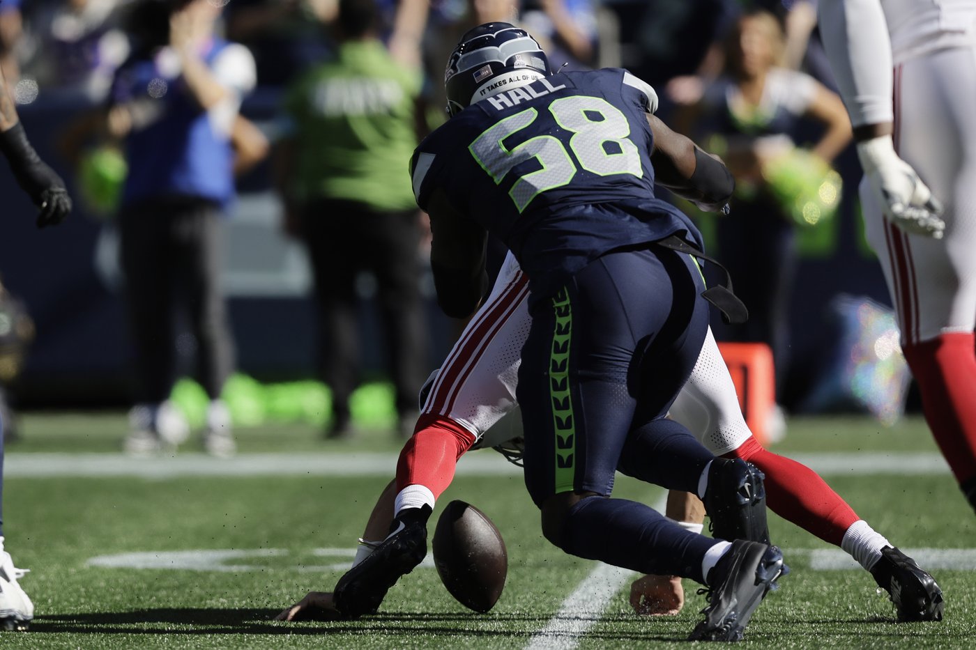 Giants use strong performance from Daniel Jones and late TD on blocked kick to beat Seahawks 29-20 | iNFOnews.ca Giants use strong performance from Daniel Jones and late TD on blocked kick to beat Seahawks 29-20 | iNFOnews.ca