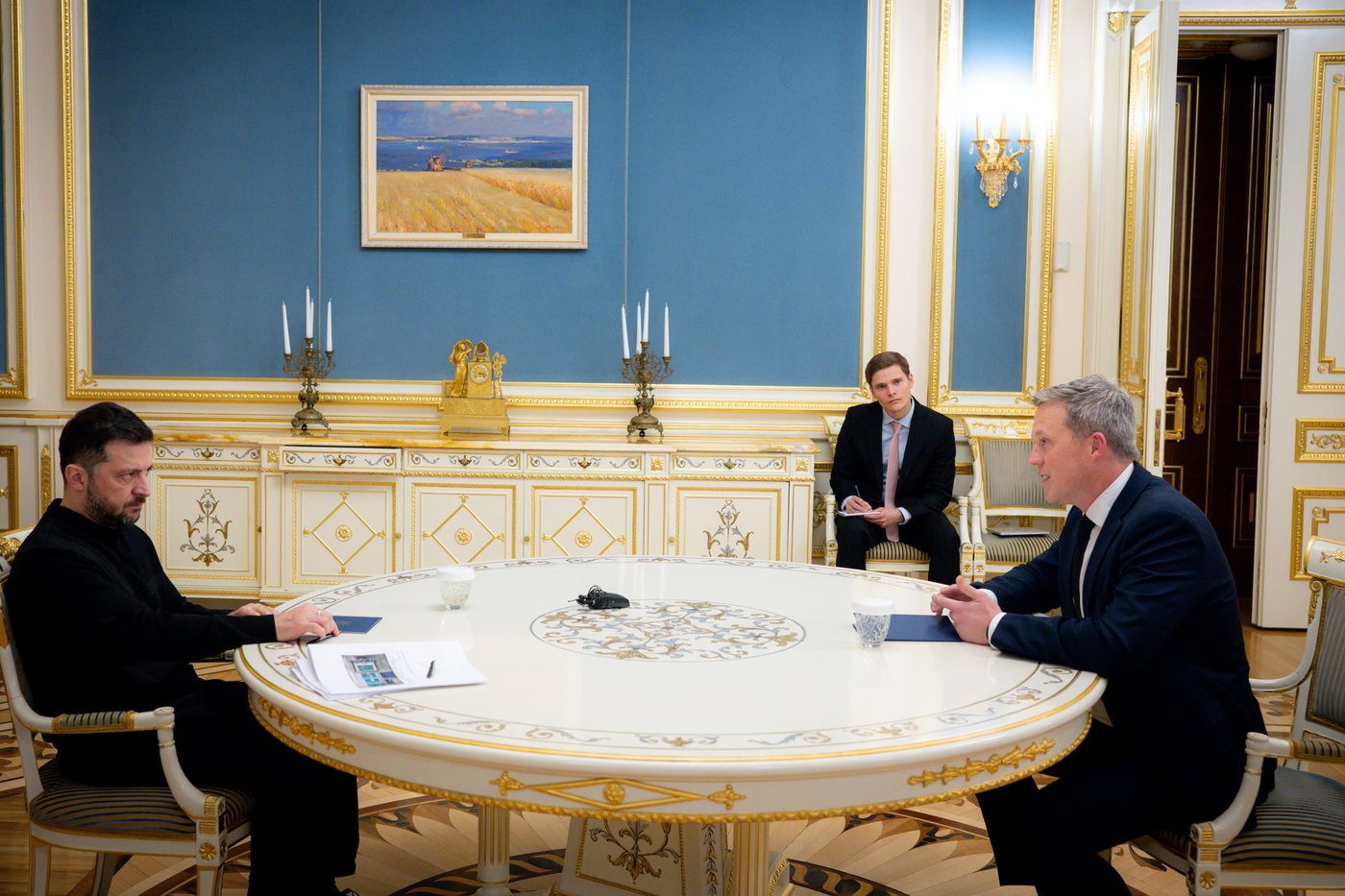 US Army secretary takes unlikely role as key negotiator in push to end Russia-Ukraine war | iNFOnews.ca