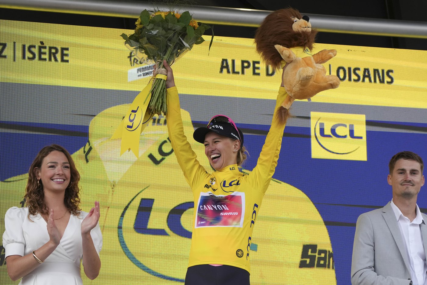 Five teams and 30 riders excluded from women's Tour de Romandie in a dispute over GPS trackers | iNFOnews.ca