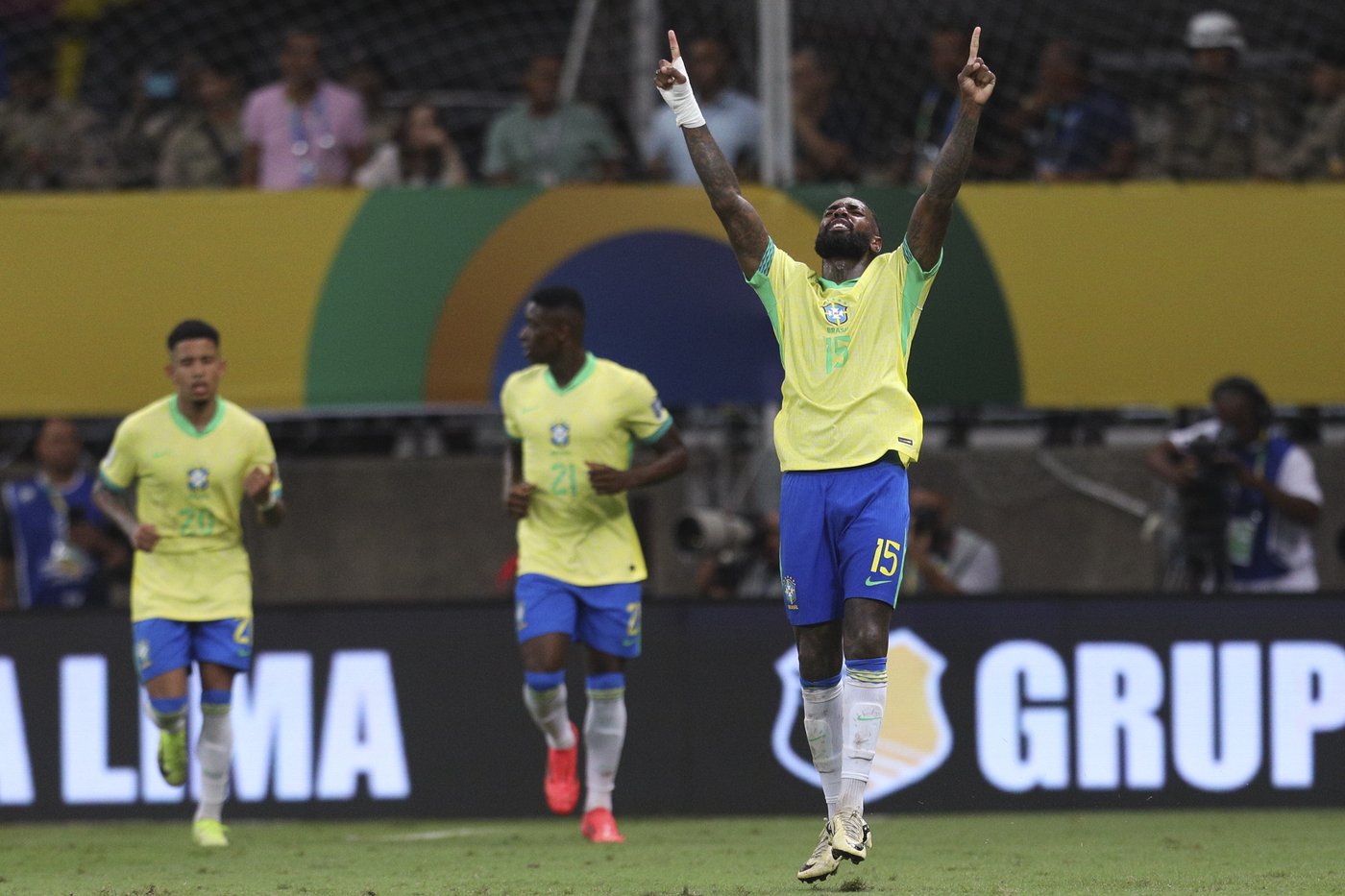 Argentina beats Peru to close in on World Cup spot; Brazil and Uruguay draw | iNFOnews.ca