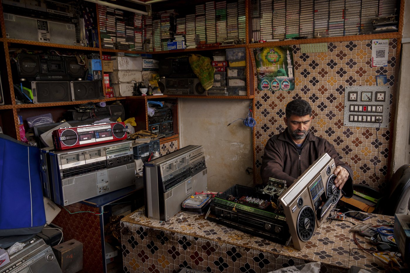 Kashmir's Sufi music lovers are sticking with the audio cassette | iNFOnews.ca