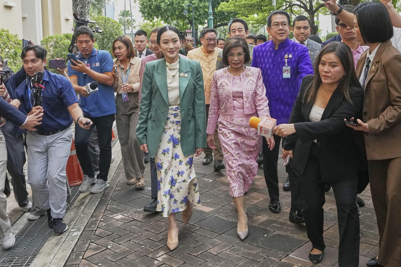 Court suspends Thailand's prime minister to investigate a leaked phone call | iNFOnews.ca