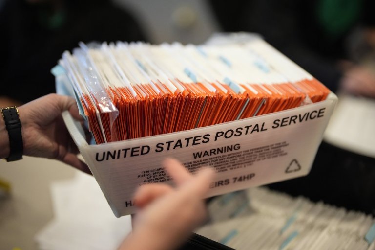 Americans in Canada urge fellow expats to vote in high-stakes midterm elections | iNFOnews.ca