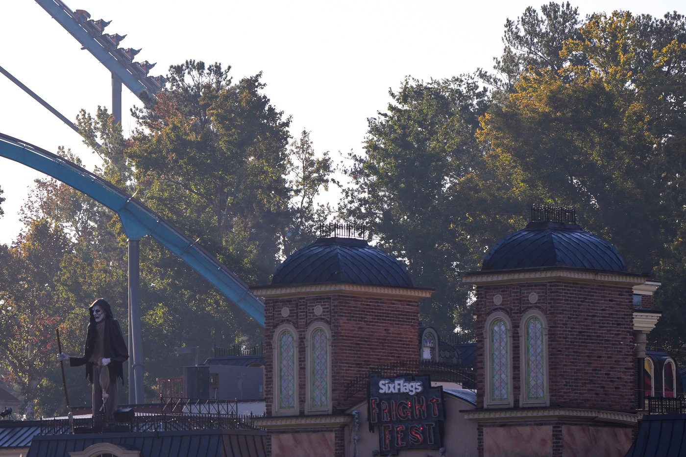 Visitors witness a man being thrown to his death from a Six Flags roller coaster in Georgia | iNFOnews.ca