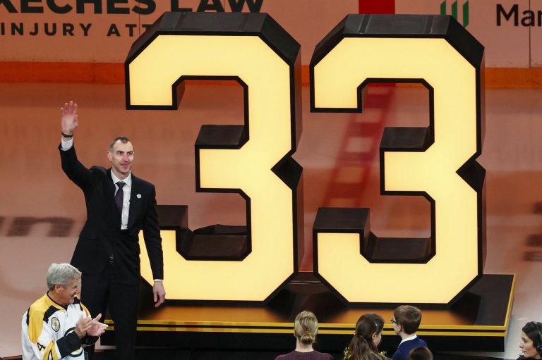 Boston Bruins retire Zdeno Chara's No. 33, honoring the giant defenseman who led 2011 Cup victory | iNFOnews.ca