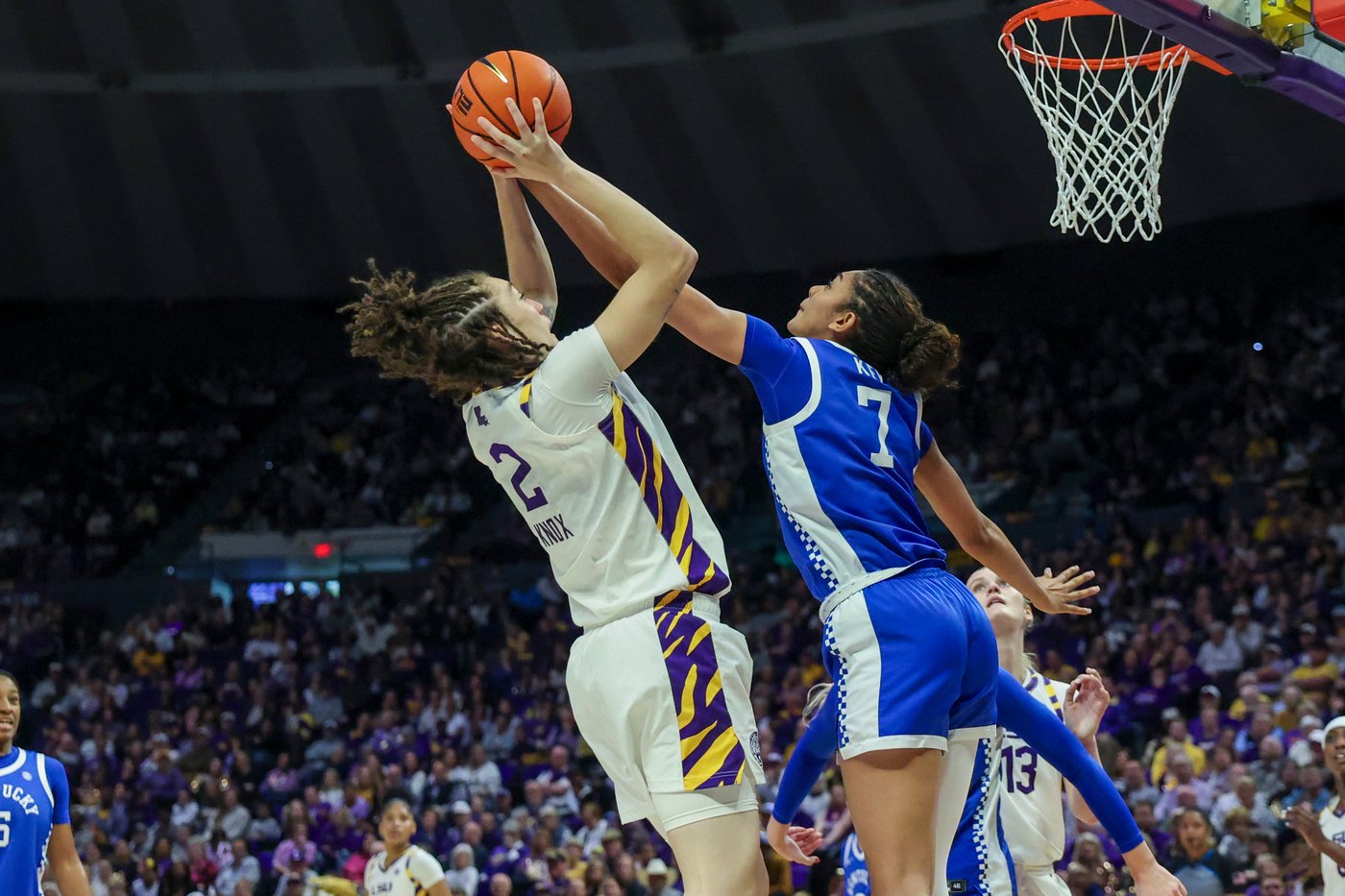 Morgan's last-second 3-pointer lifts No. 11 Kentucky over No. 5 LSU 80-78 as Kiffin looks on | iNFOnews.ca Morgan's last-second 3-pointer lifts No. 11 Kentucky over No. 5 LSU 80-78 as Kiffin looks on | iNFOnews.ca