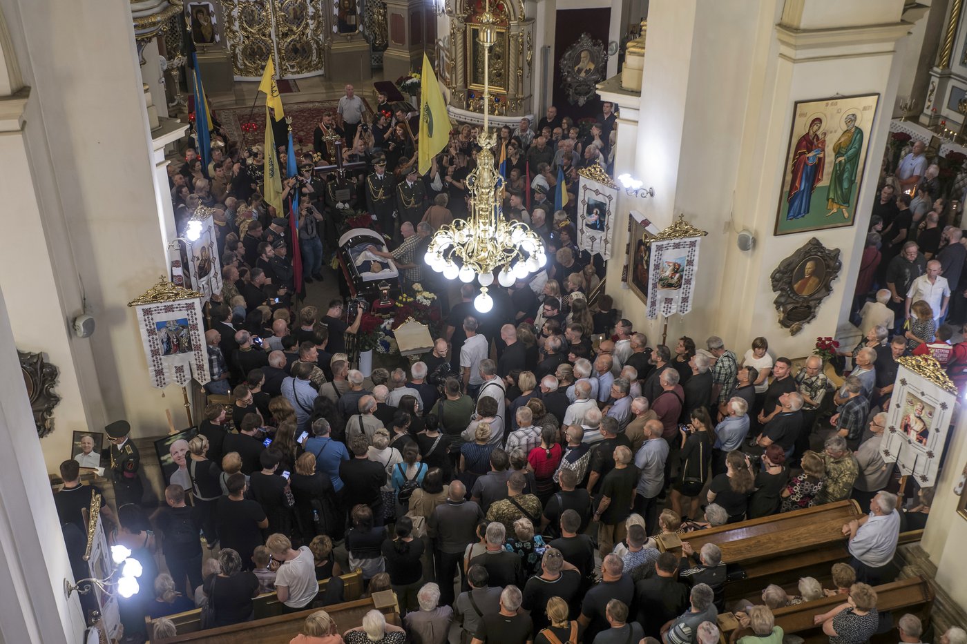 Hundreds mourn pro-Western Ukrainian politician who was gunned down in the street | iNFOnews.ca