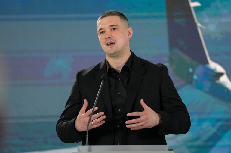 Ousted Ukraine defense minister urges wartime elections, warning of a governance crisis | iNFOnews.ca