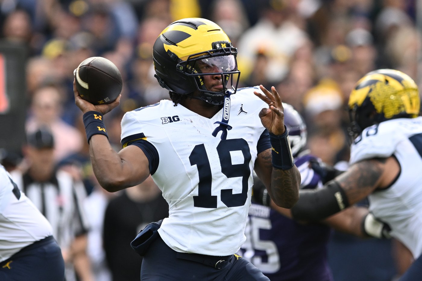 Freshman QBs Underwood and Washington meet when No. 18 Michigan faces Maryland this weekend | iNFOnews.ca
