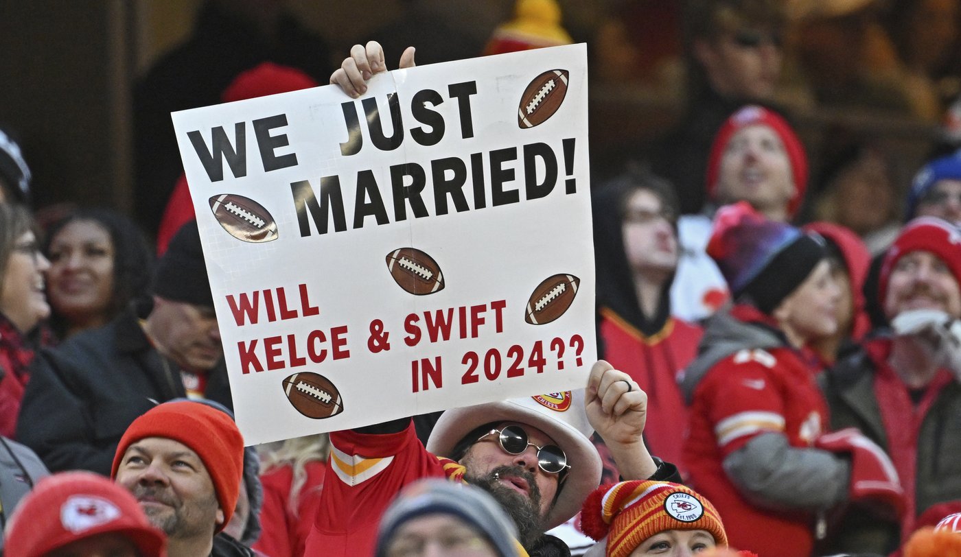 Two years in photos of Taylor Swift and Travis Kelce, now engaged | iNFOnews.ca