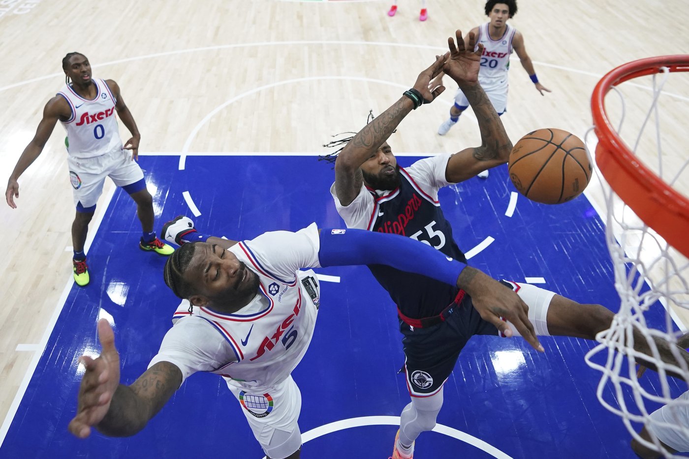 James Harden scores 23 points to lead Clippers to rout over his old 76ers team, 125-99 | iNFOnews.ca