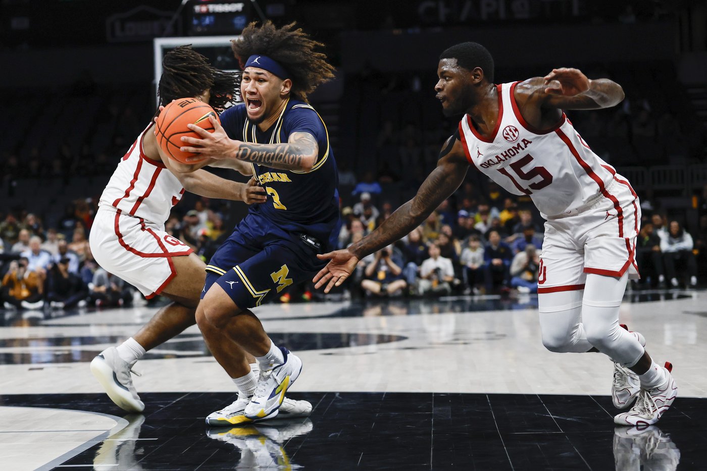 Jeremiah Fears' 4-point play with 11.5 seconds left helps No. 14 Oklahoma edge No. 24 Michigan 87-86 | iNFOnews.ca