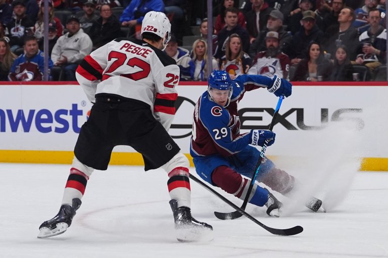 Kadri, Kelly score in 1:02 span early in 3rd in Avalanche's 5-2 win over Devils | iNFOnews.ca