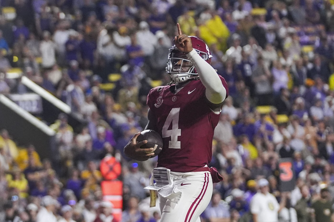 Jalen Milroe runs for career-high 185 yards and 4 TDs as No. 11 Alabama thrashes No. 14 LSU 42-13 | iNFOnews.ca