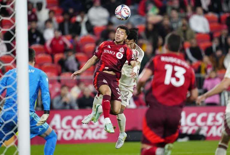 Sargent scores winner in 86th minute to help Toronto FC to a 2-1 win over D.C. United | iNFOnews.ca